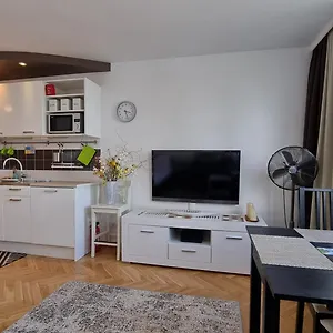 Like Flat B Apartament